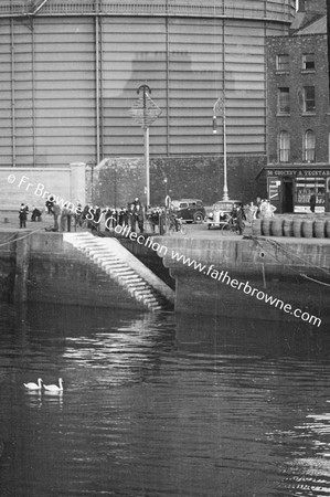 B & I SHIP TO LIVERPOOL  SHIP GASOMETER AND SWANS